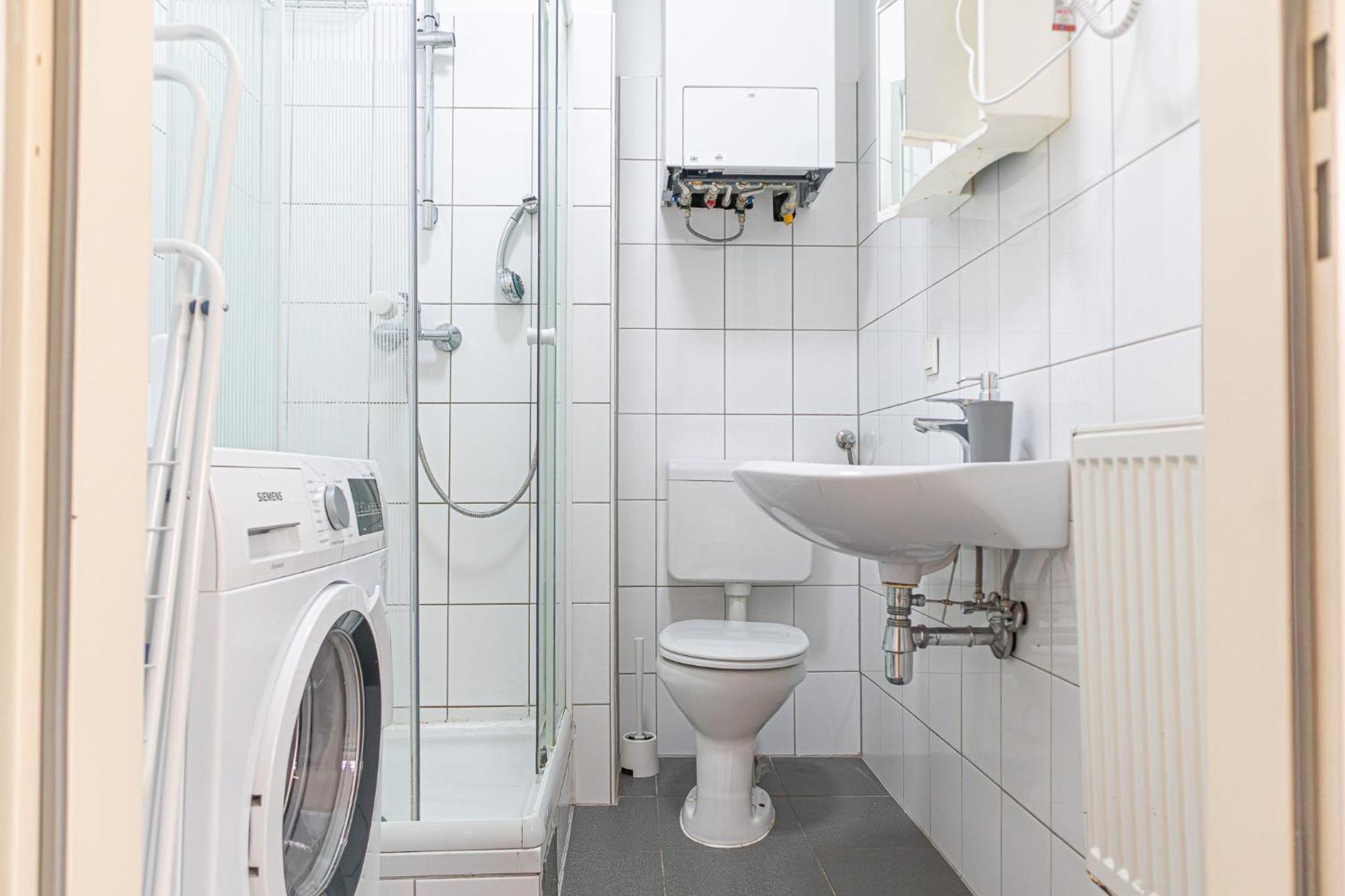 Spacious 2br Great Location - Near Schoenbrunn Wenen
