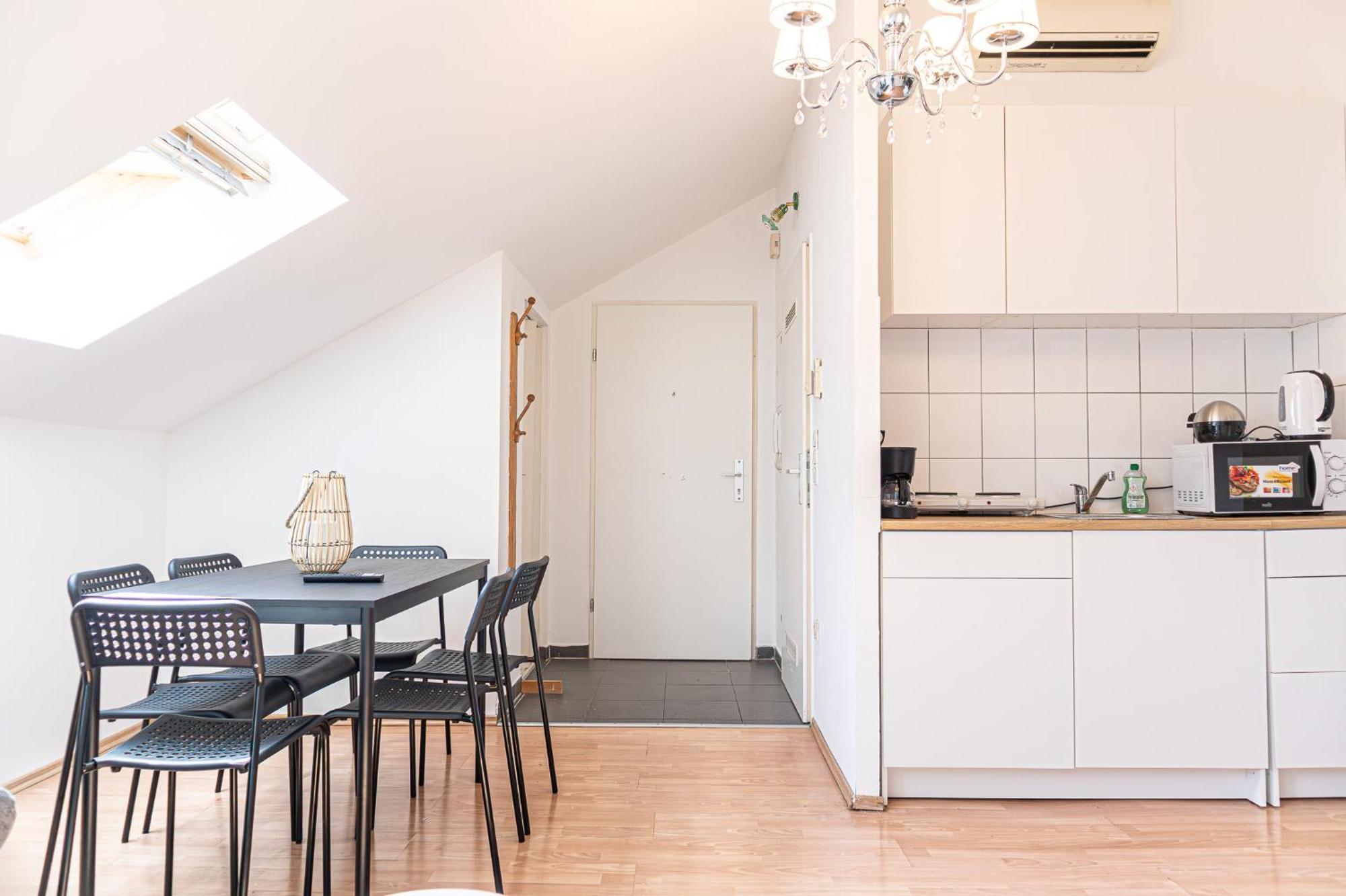 Spacious 2br Great Location - Near Schoenbrunn Wenen
