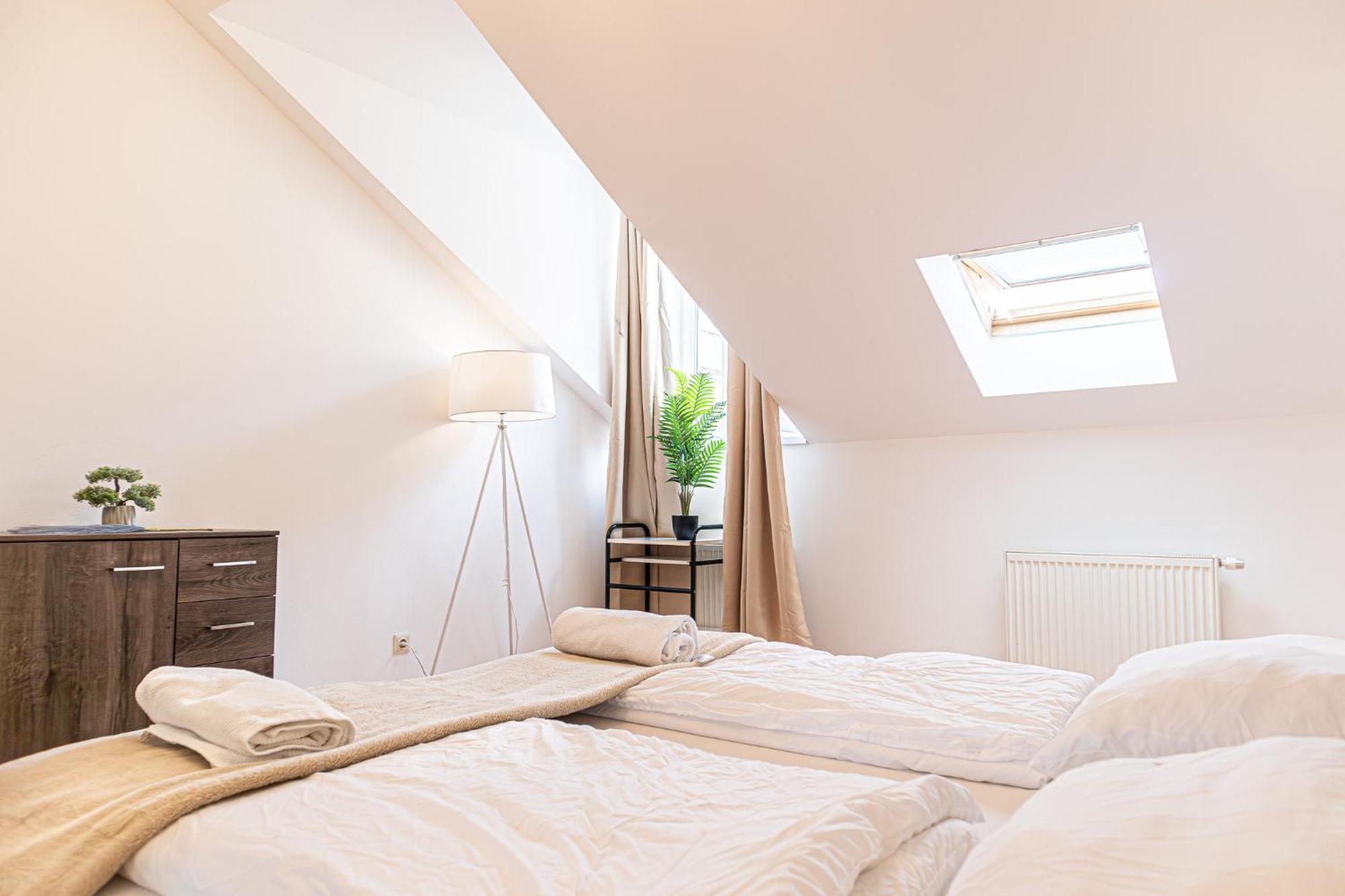 Appartement Spacious 2br Great Location - Near Schoenbrunn Wenen